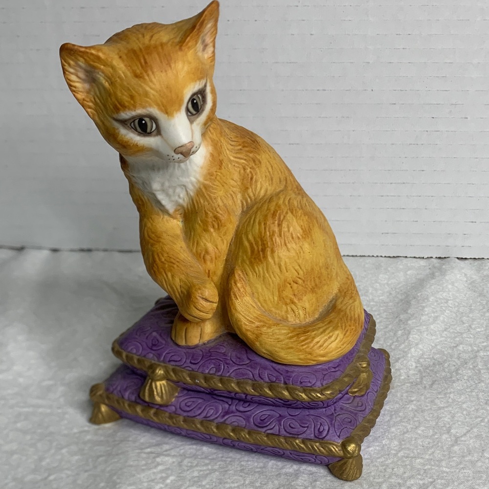 Lenox Victorian Parlor Cat Music Box Figurine Orange Tabby Plays Memory 1994